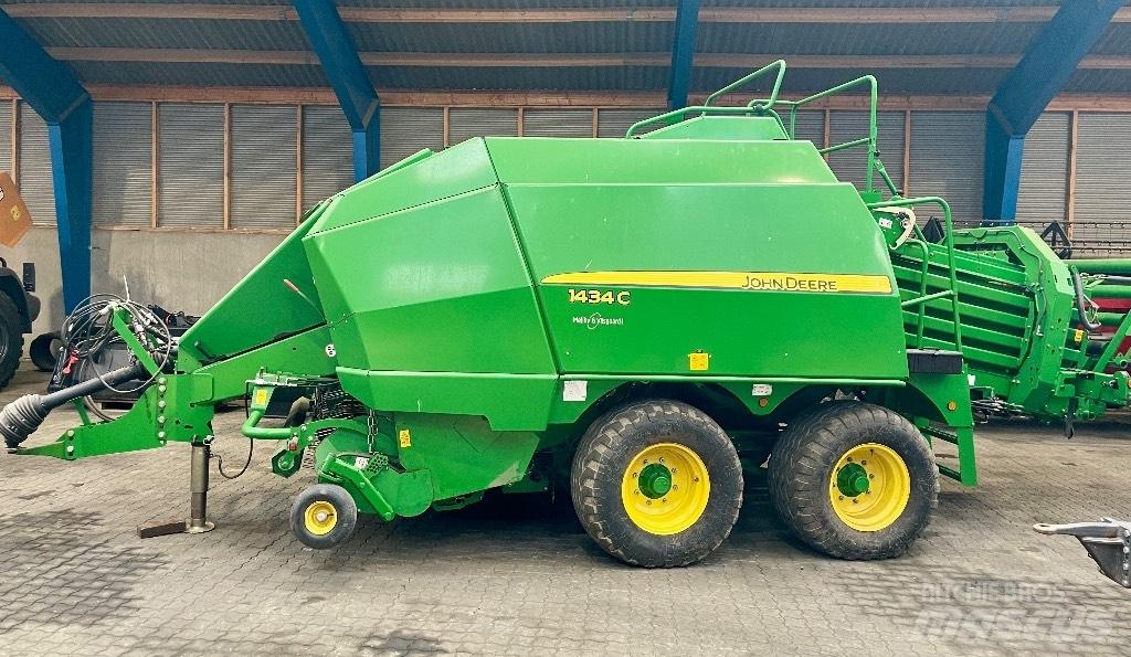 John Deere 1434 C 方形打捆機