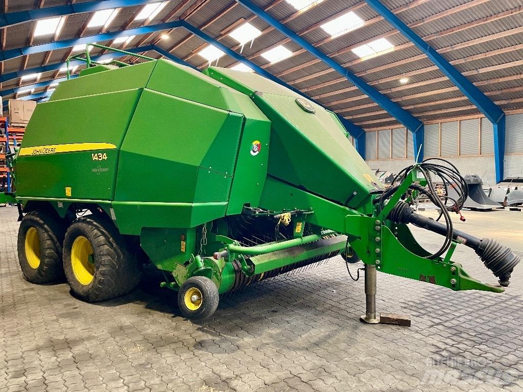 John Deere 1434 C 方形打捆機
