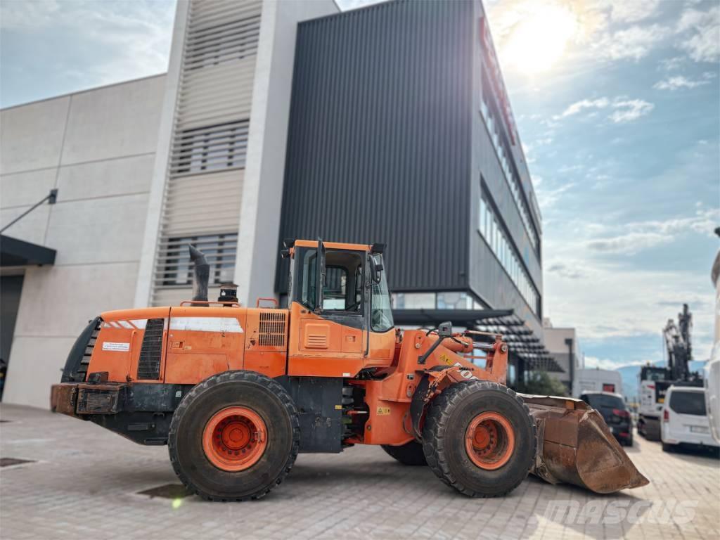 Doosan DL 300 輪胎式裝載機