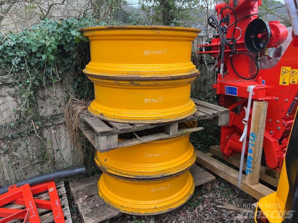 JCB 4 x Wheel Rims 輪胎、車輪和輪圈