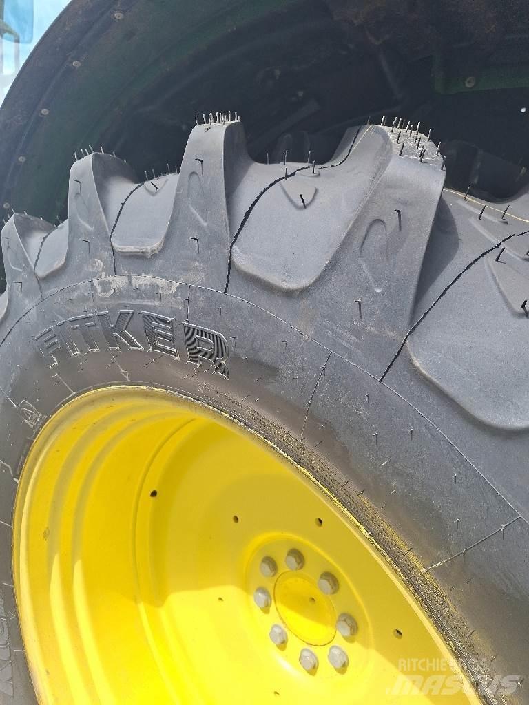 John Deere 6110R 曳引機