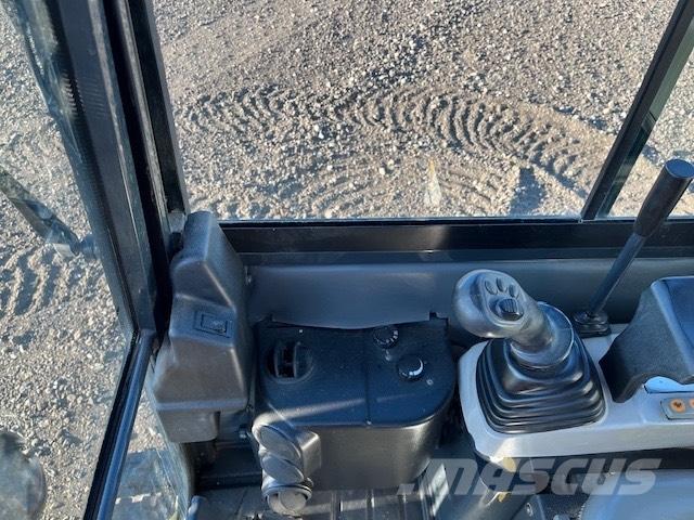 Komatsu PC16R HS 小型挖土機/掘鑿機<7t(小型挖掘機)