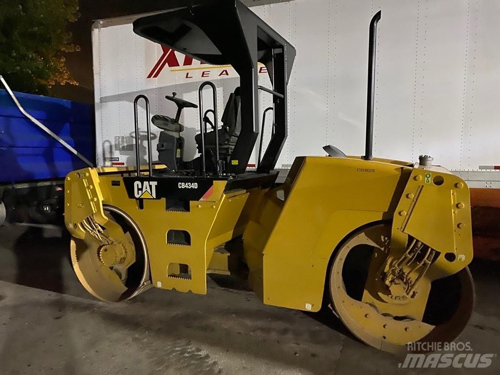 CAT CB 434 D 雙輪滾壓機
