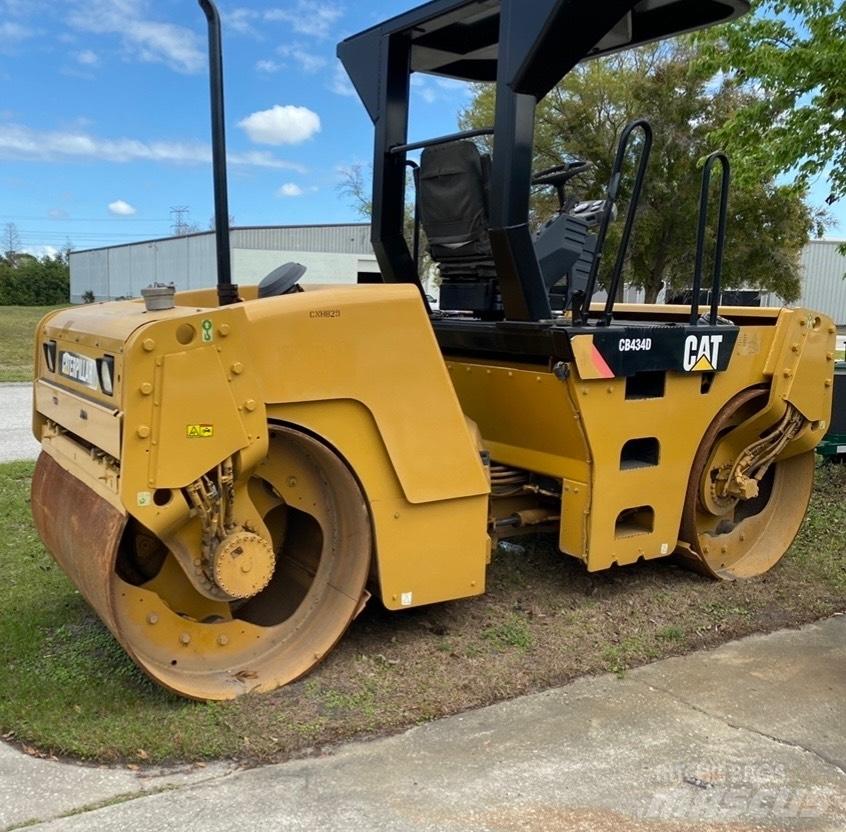 CAT CB 434 D 雙輪滾壓機