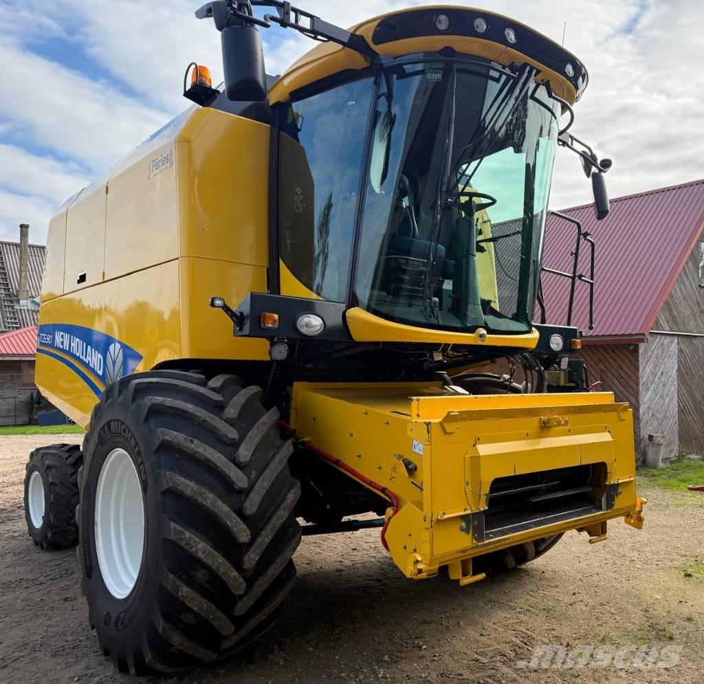 New Holland TC 5.90 聯合收穫機
