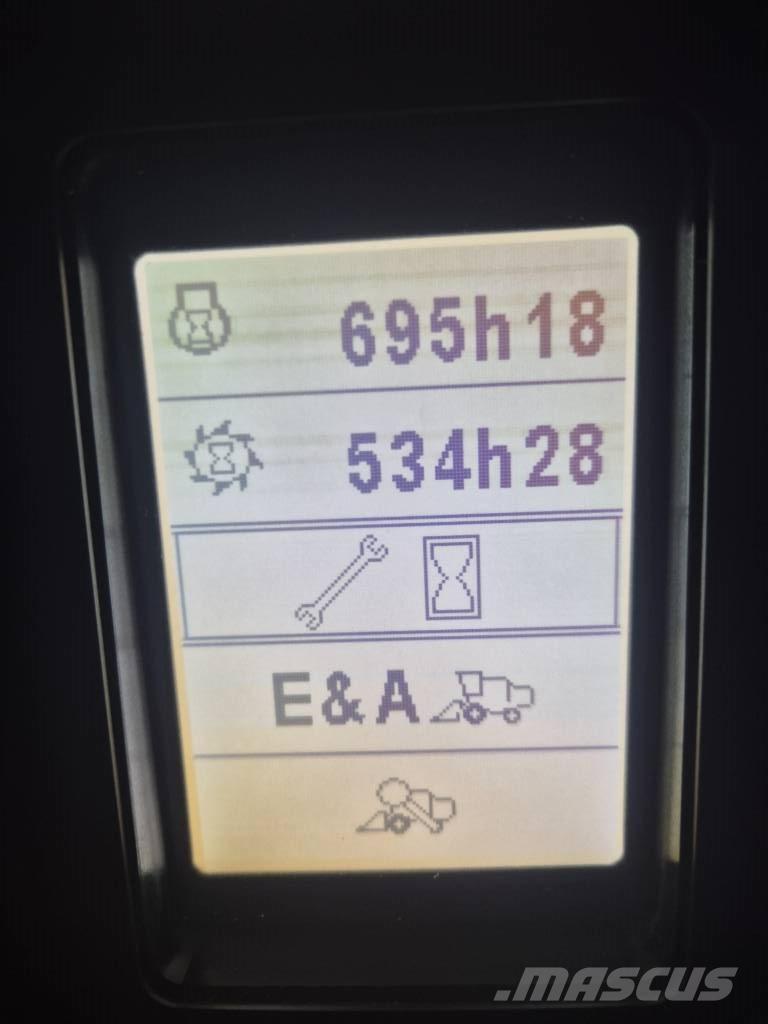 New Holland TC 5.90 聯合收穫機