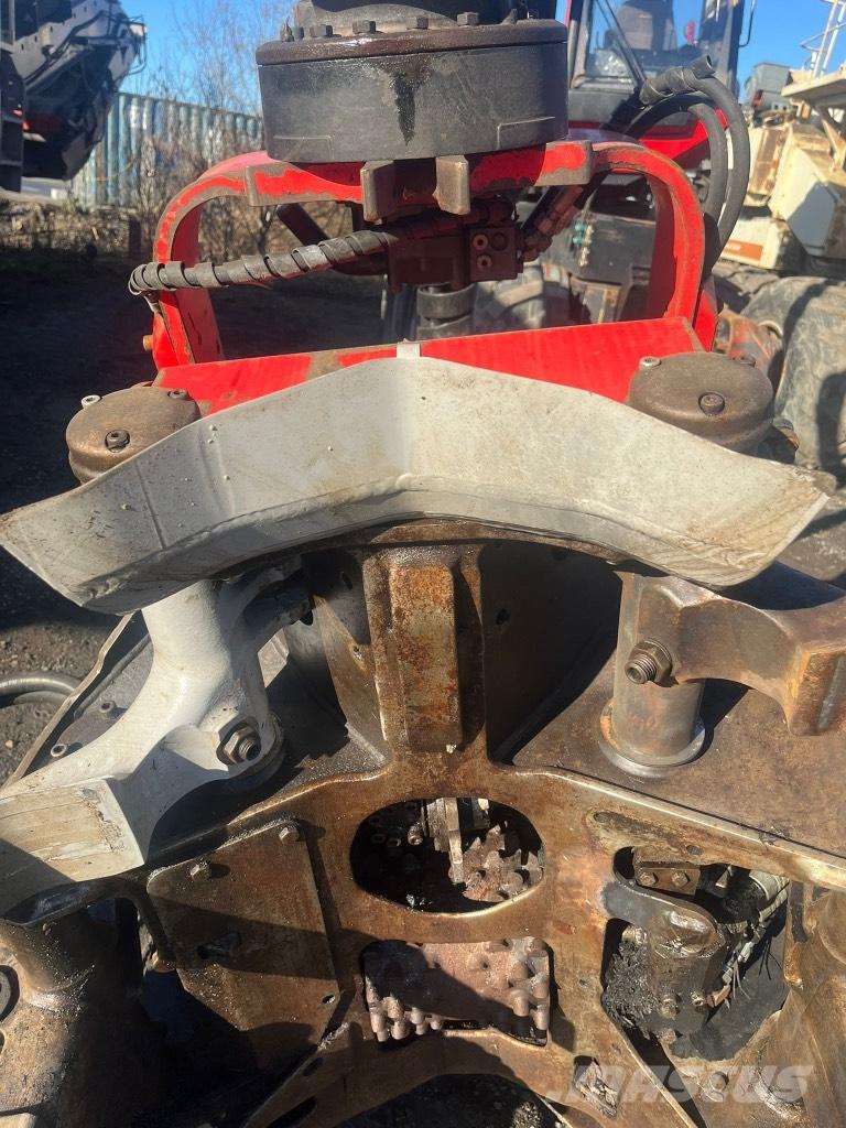 Komatsu 901 TX 收穫機