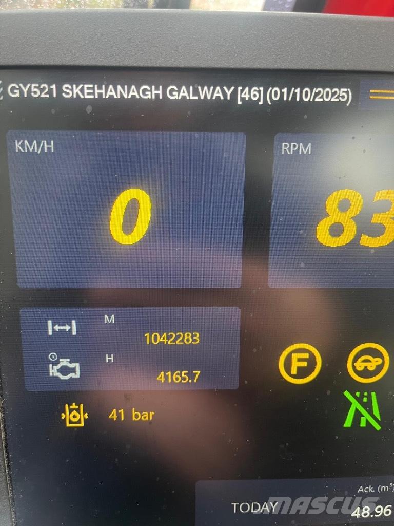 Komatsu 901 TX 收穫機