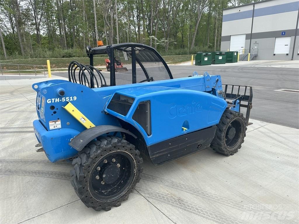 Genie GTH 5519 伸縮臂操作車