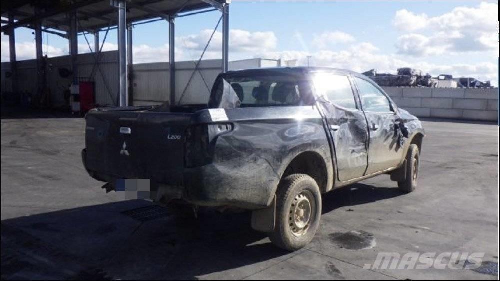 Mitsubishi L 200 4 皮卡.傳統半斗卡車/側卸板