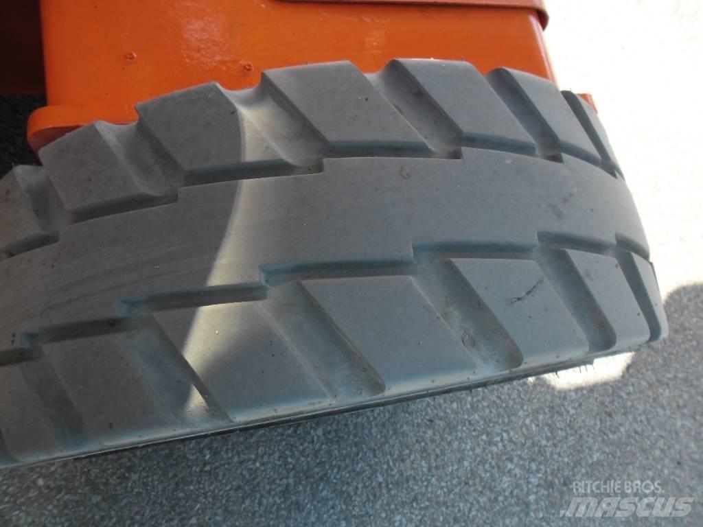 JLG E 450 AJ 曲臂高空作業車