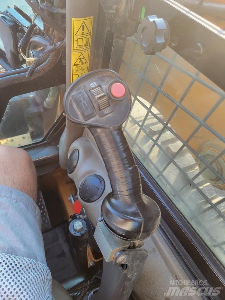 CASE SR 250 滑移轉向裝載機