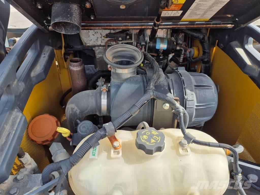 John Deere 320G 滑移轉向裝載機