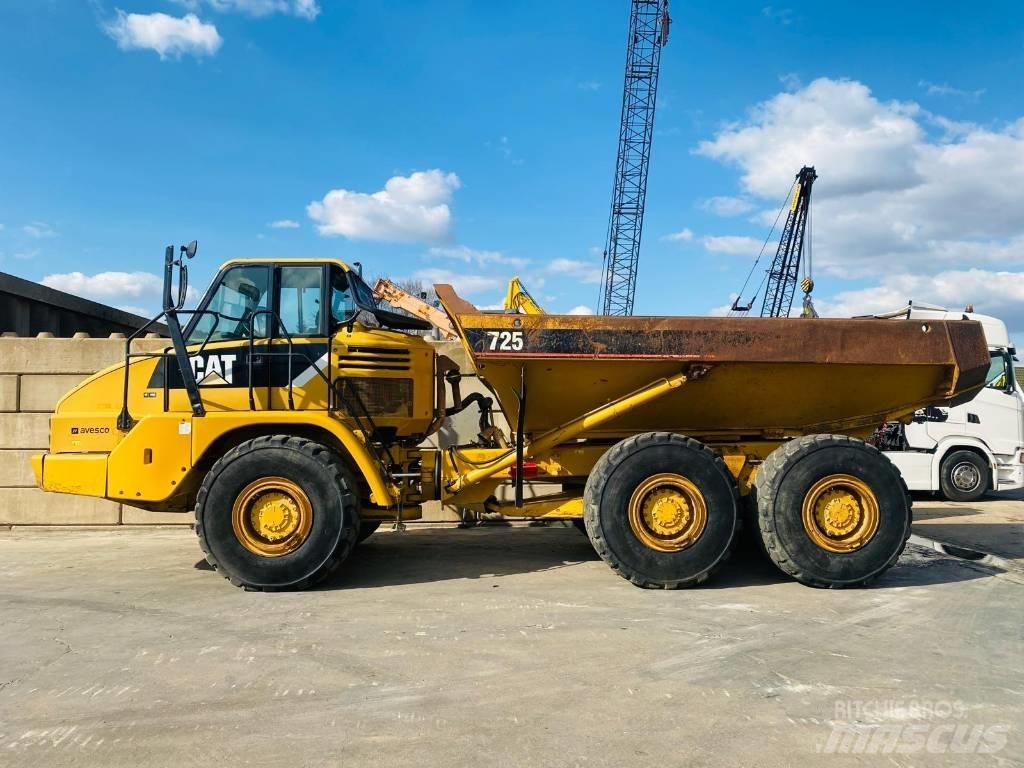 CAT 725 鉸接式起吊車