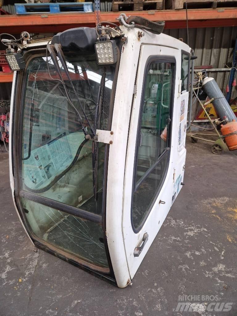 Liebherr A 904 C 駕駛室與內部
