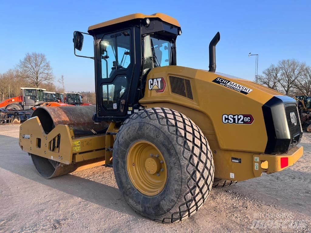 CAT CS12 GC 土壤壓實機