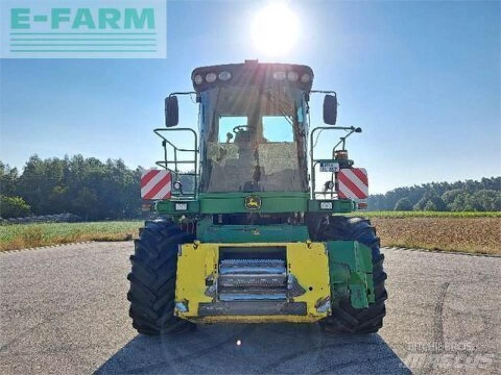 John Deere 7750 自走式飼料採集機