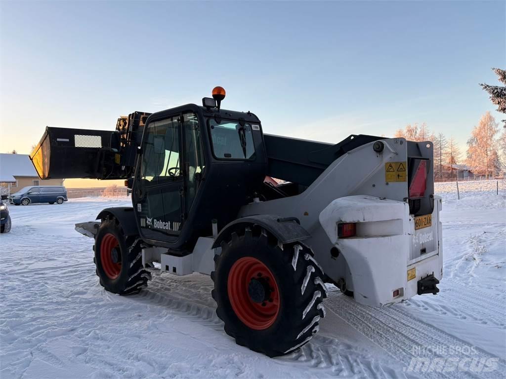 Bobcat T40170 伸縮臂操作車