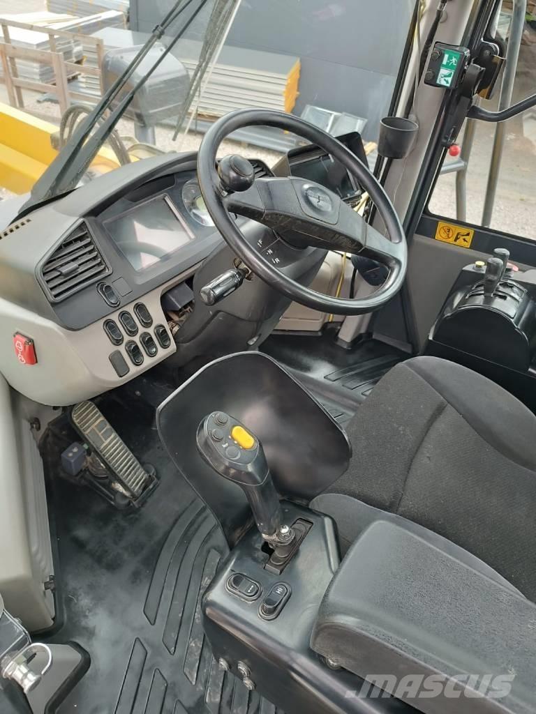 Komatsu WA 500 輪胎式裝載機