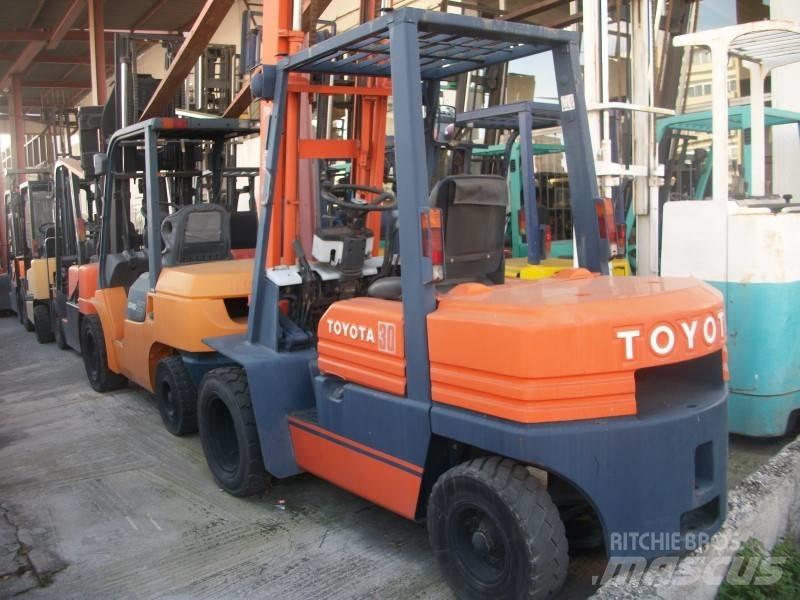 Toyota 5 FD 30 柴油卡車