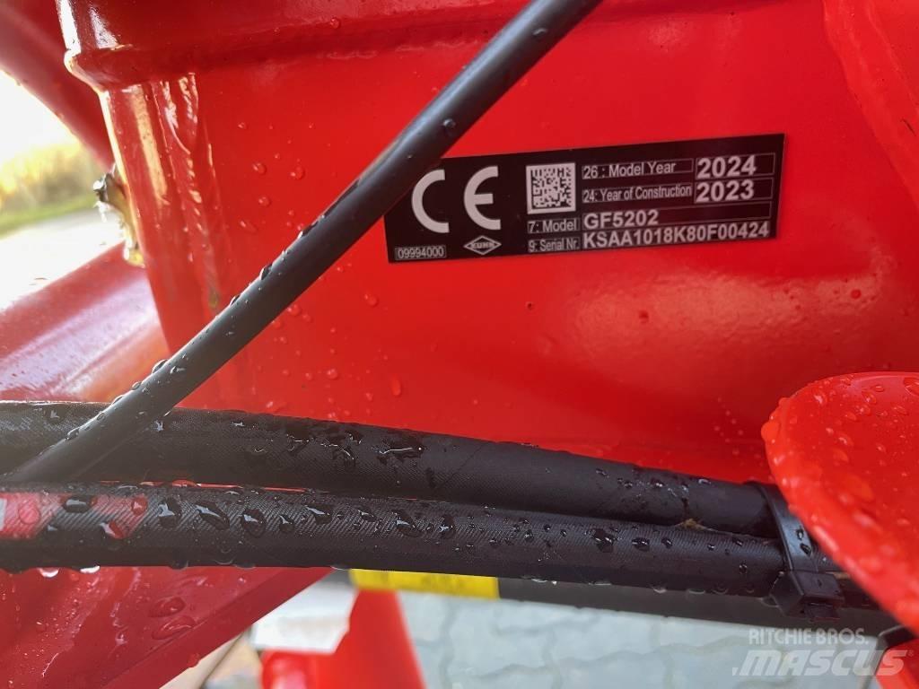 Kuhn GF5202 耙與翻草機