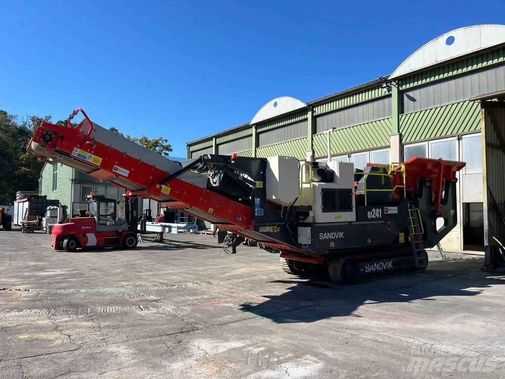 Sandvik QJ 241 移動式壓碎機
