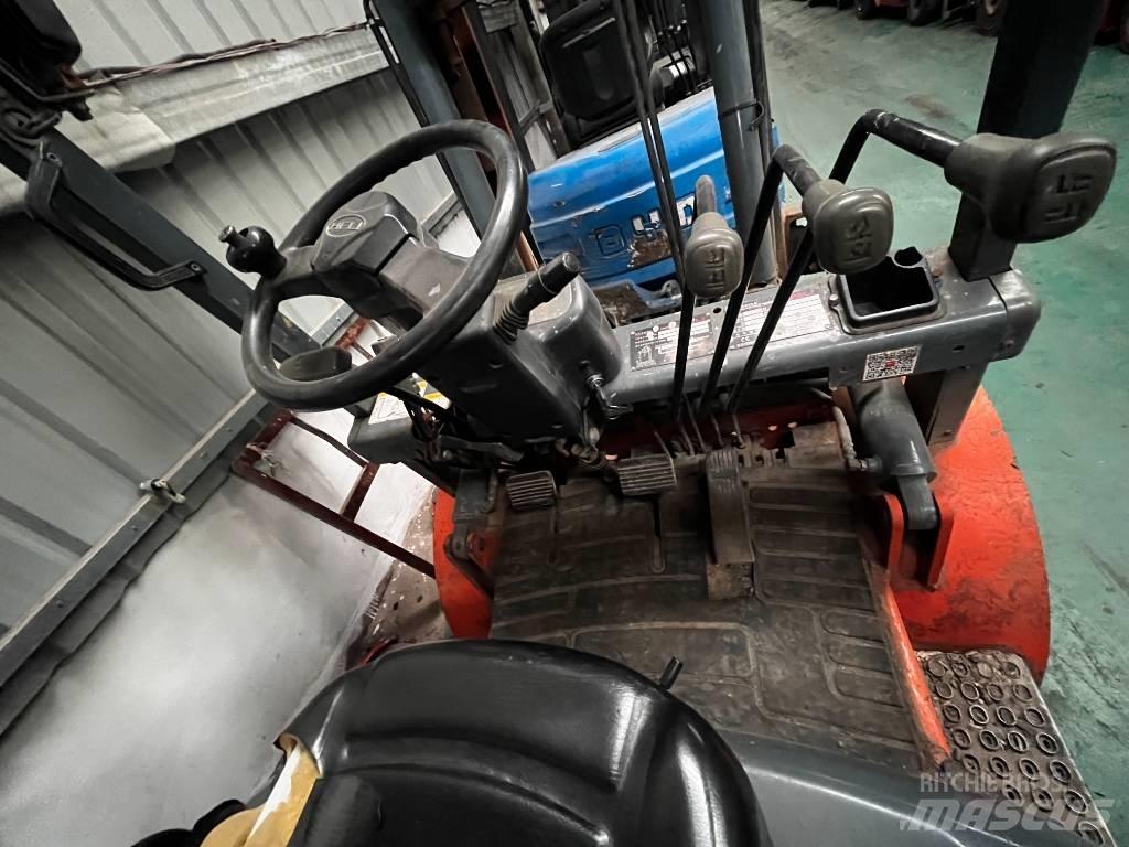 Heli CPCD 30 柴油卡車