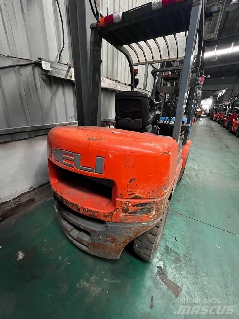 Heli CPCD 30 柴油卡車