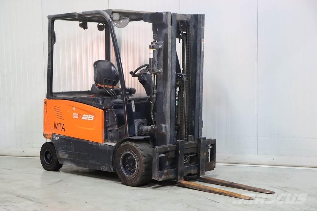 Doosan B25XL-7 電動堆高機