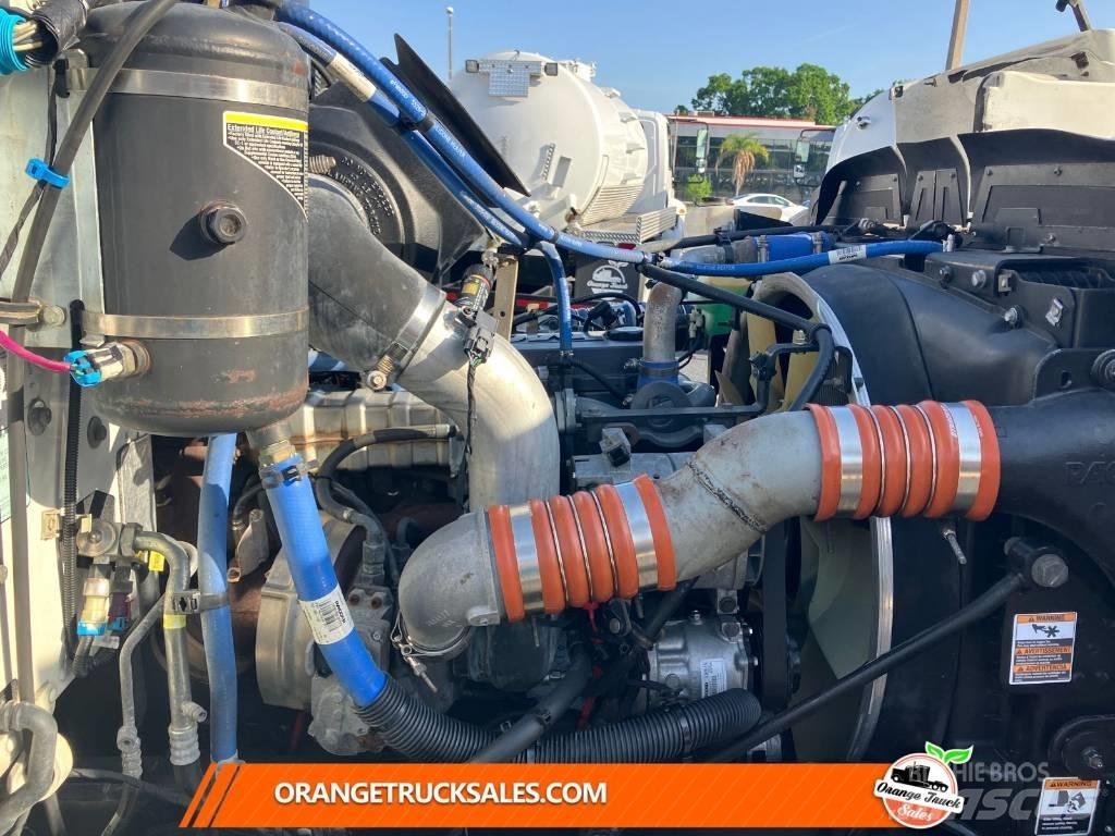 Peterbilt 337 貨箱式卡車