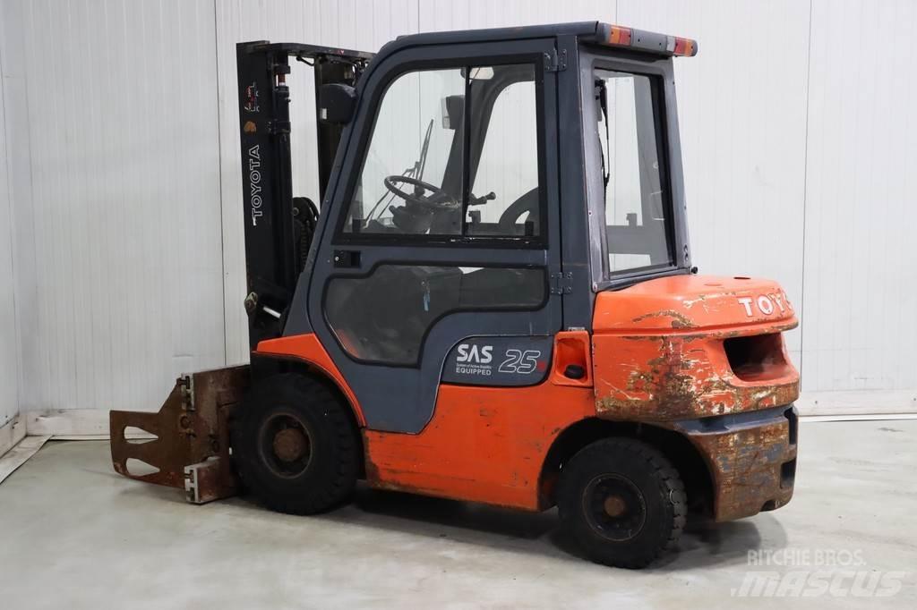 Toyota 62-7FDF25 柴油卡車