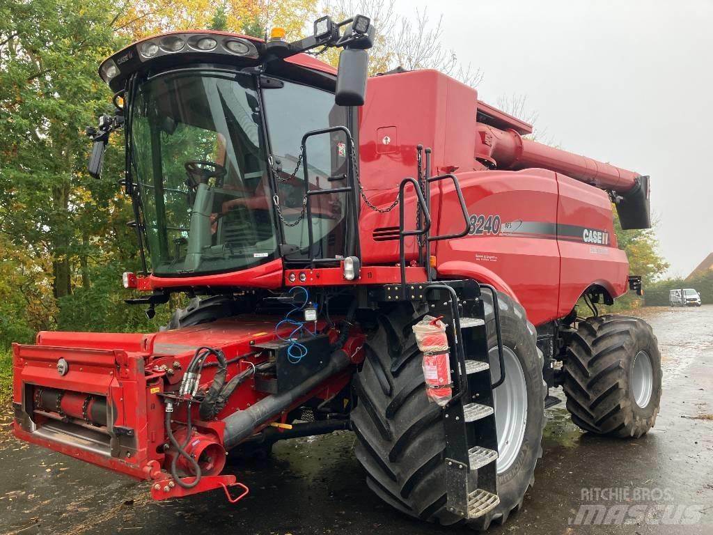 Case IH Axial 8240 聯合收穫機