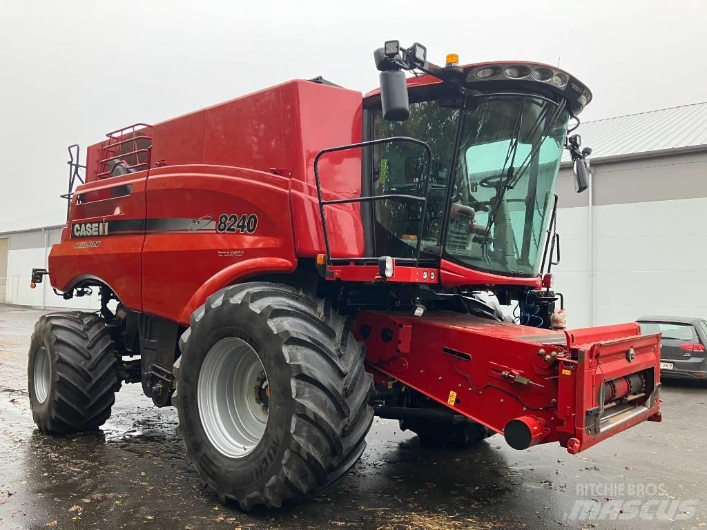 Case IH Axial 8240 聯合收穫機