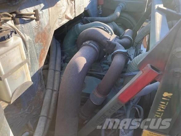 Oshkosh M1070 曳引機組件