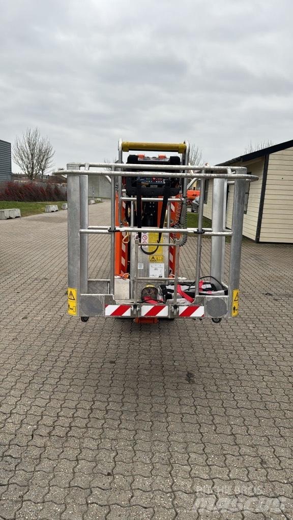 JLG X 20 J Plus 曲臂高空作業車