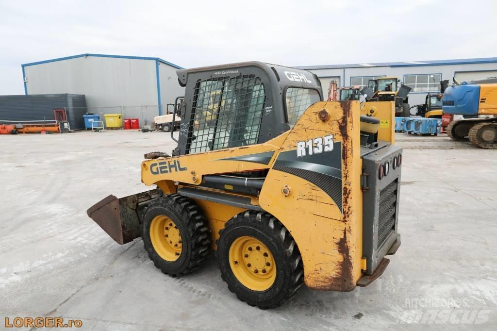 Gehl R 135 滑移轉向裝載機