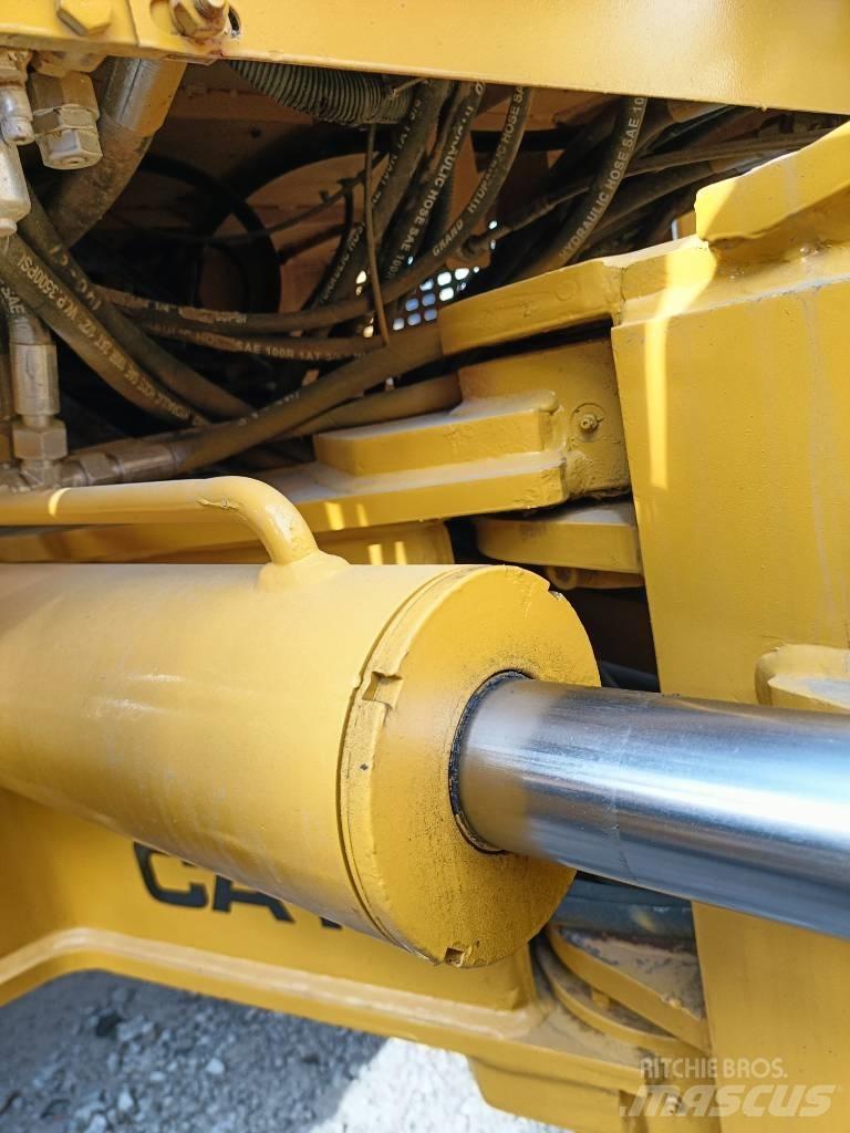 CAT 140K 平土機