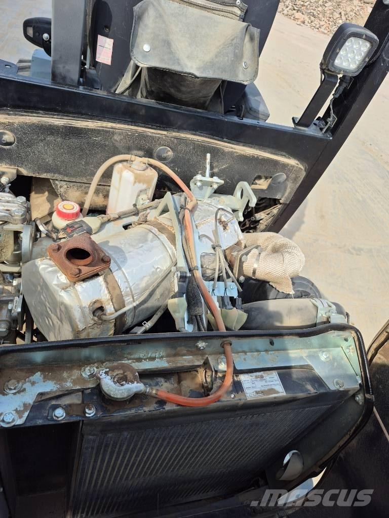 GiANT V 452 T HD 小型裝載機