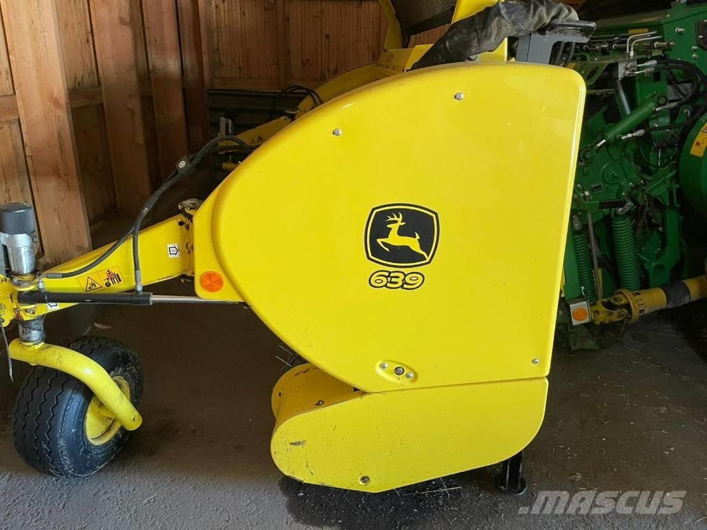 John Deere 8300 自走式飼料採集機