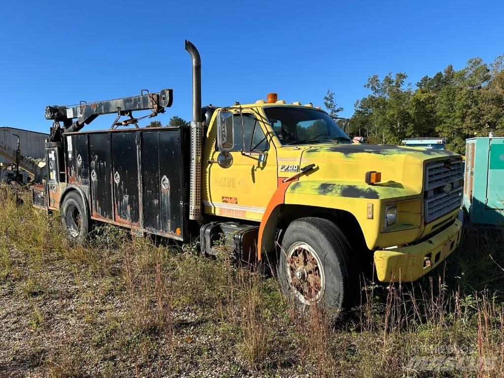 Ford F700 都市/通用型車輛
