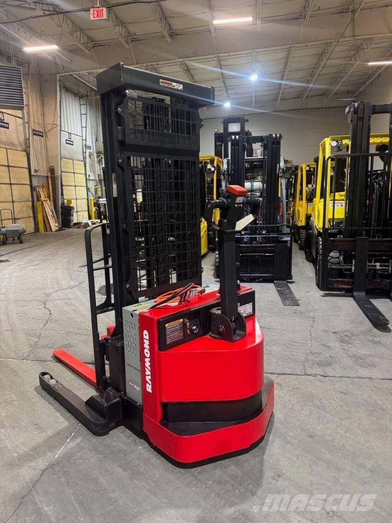 Raymond RSS40 自走式堆積機