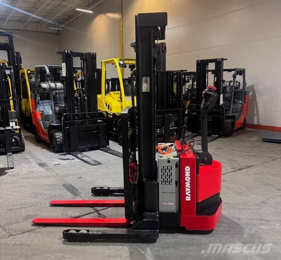 Raymond RSS40 自走式堆積機