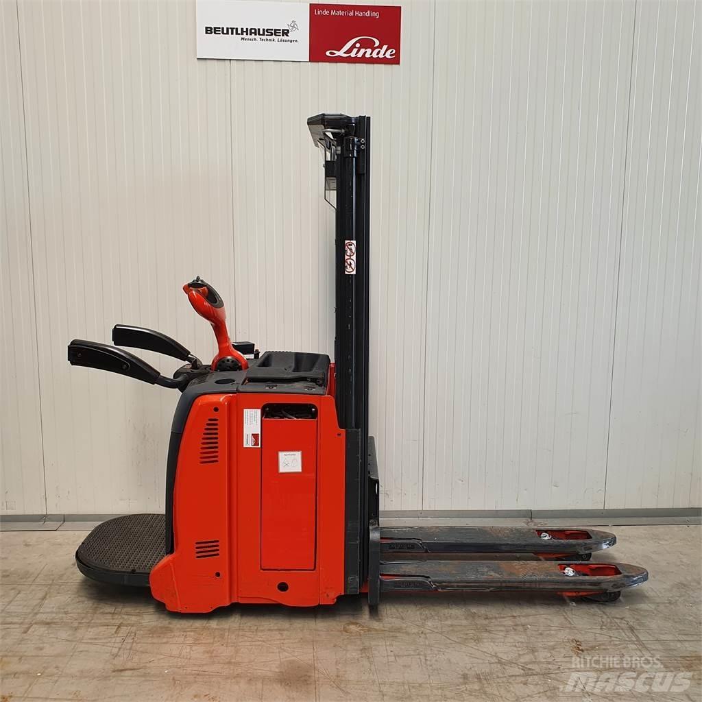 Linde D12AP 行走控制式堆積機