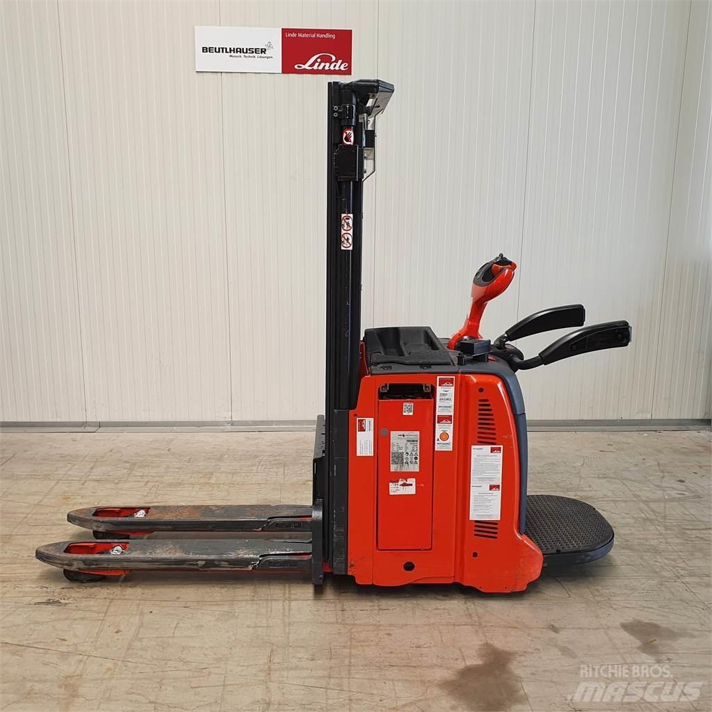 Linde D12AP 行走控制式堆積機