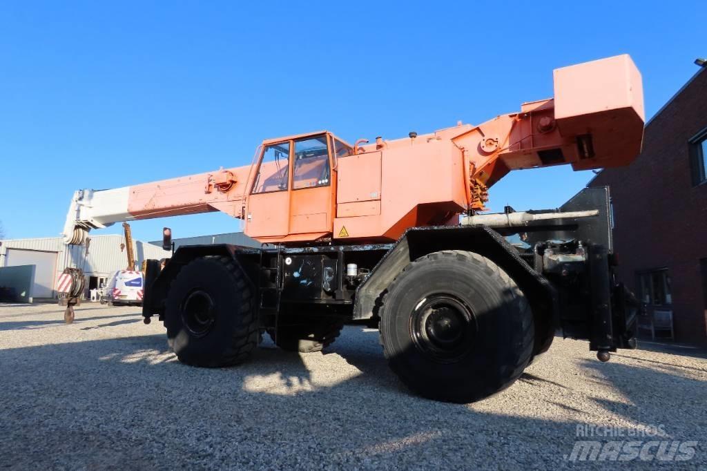 Liebherr LTL 1060 越野起重機