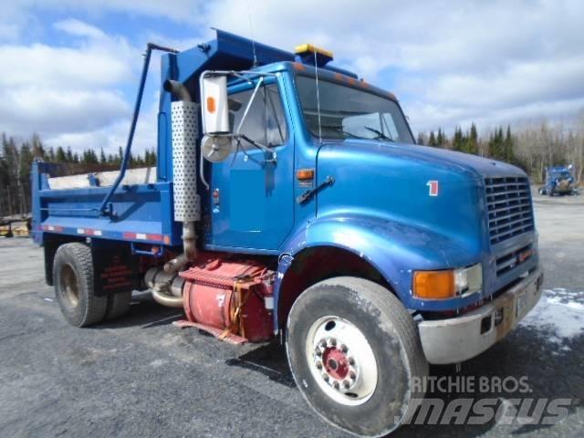 International 8100 傾卸式卡車