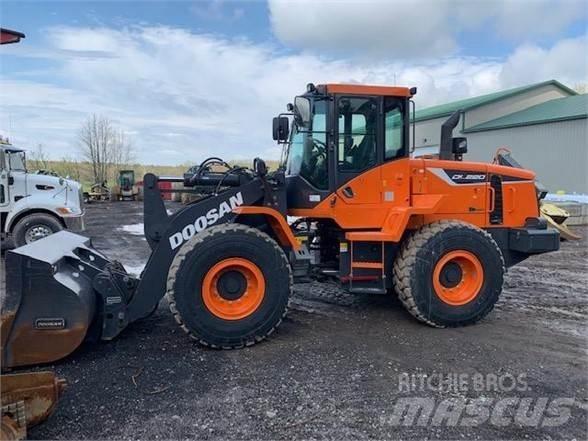 Doosan DL220-5 輪胎式裝載機