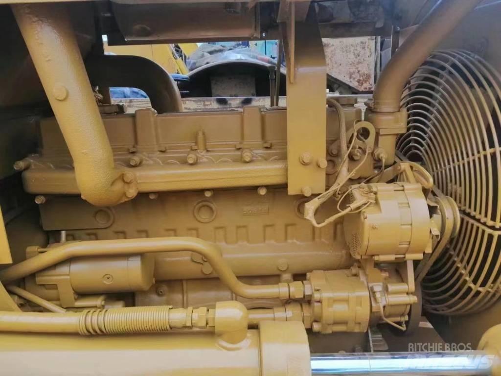 CAT D 4 C 履帶推土機
