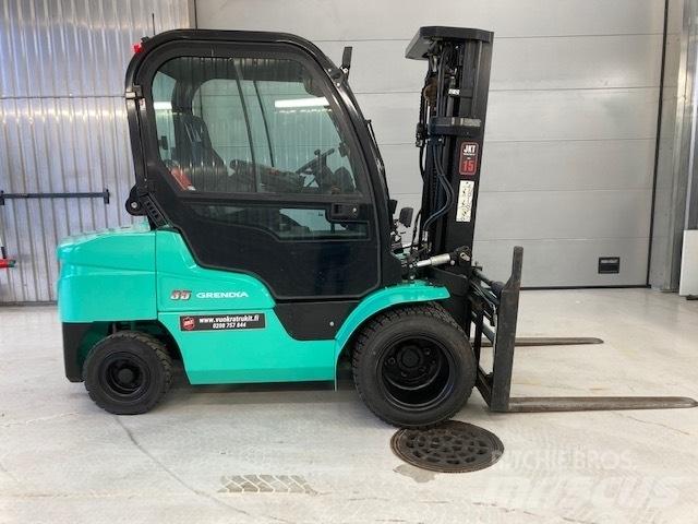 Mitsubishi FD35N 柴油卡車
