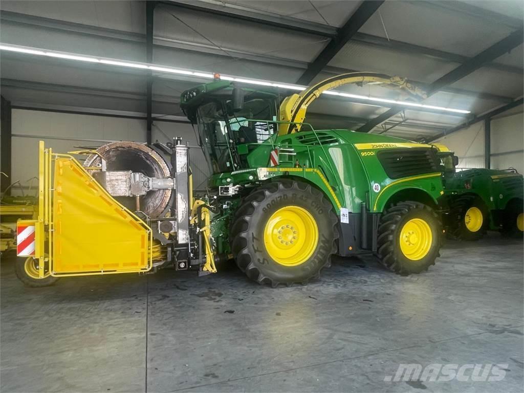 John Deere 8200i 自走式飼料採集機